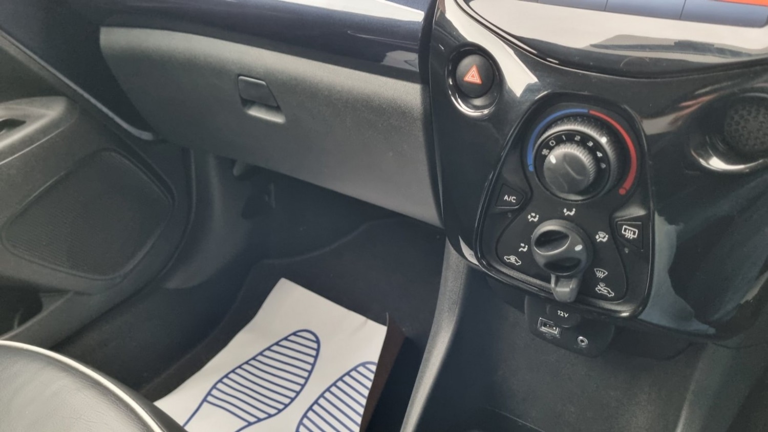 Used Toyota AYGO 2015 for sale - 76531197: Photo 39