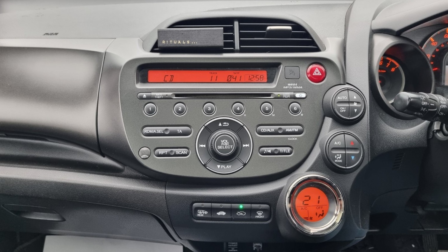 Used Honda Jazz 2014 for sale - 76531195: Photo 28