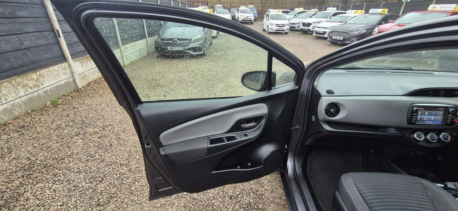 Used Toyota Yaris 2017 for sale - 78038898: Photo 35