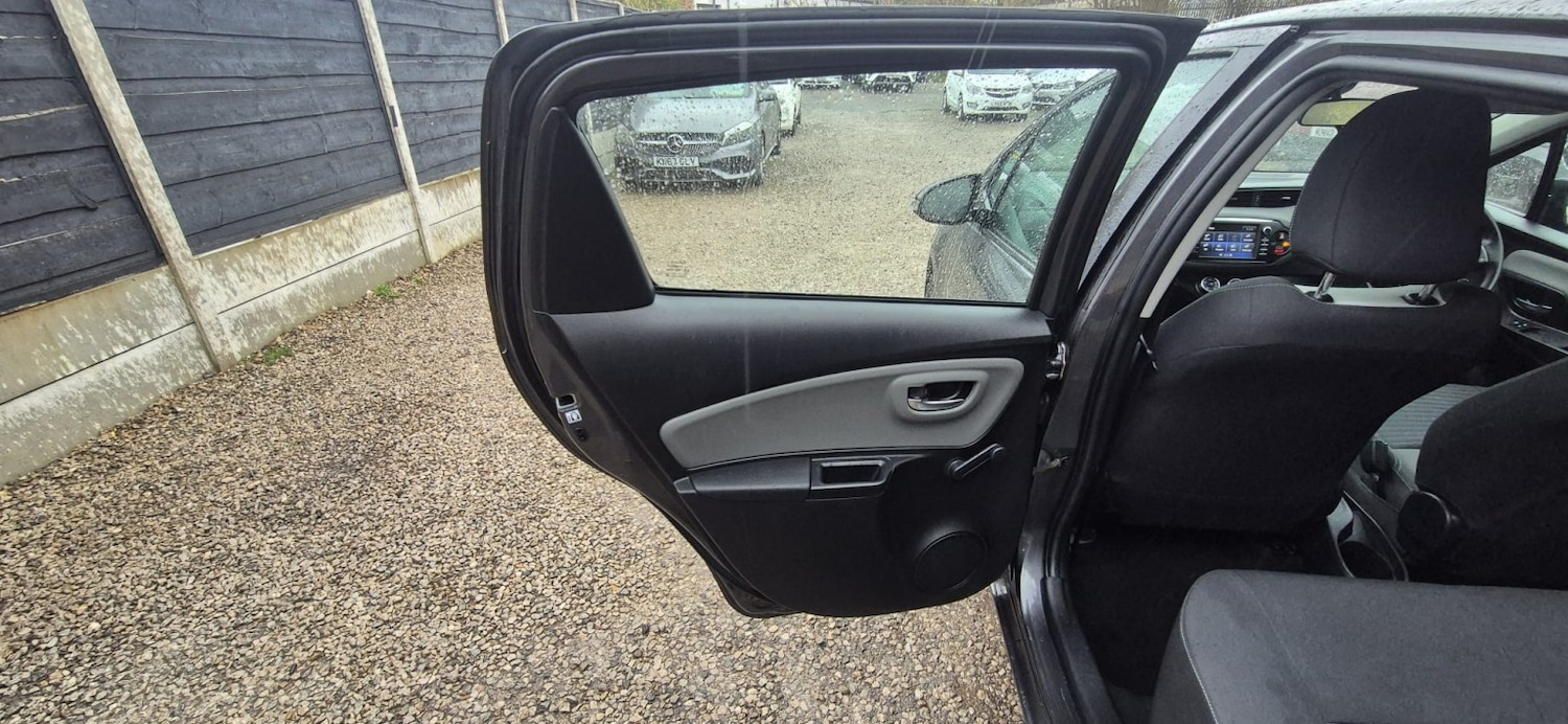 Used Toyota Yaris 2017 for sale - 78038898: Photo 42