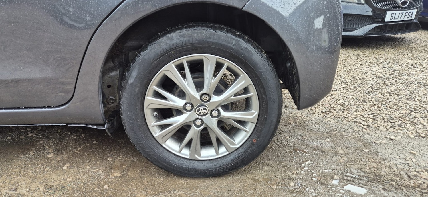 Used Toyota Yaris 2017 for sale - 78038898: Photo 51