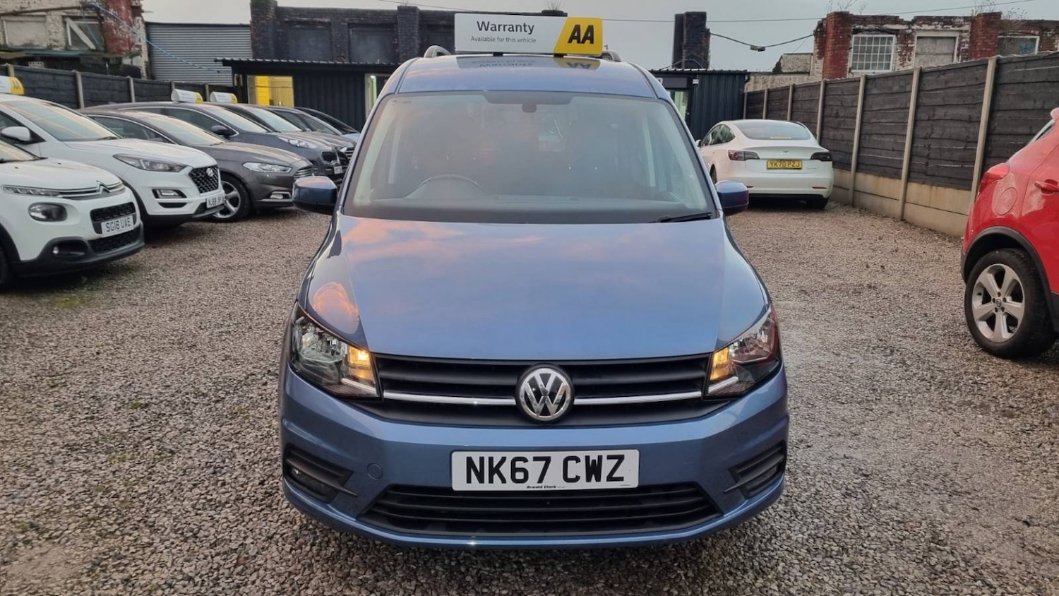 Used Volkswagen Caddy Maxi Life 2017 for sale - 77363574: Photo 2