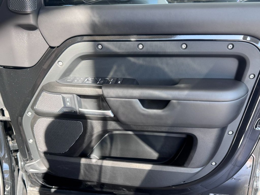 Used Land Rover Defender 2022 for sale - 76966299: Photo 14