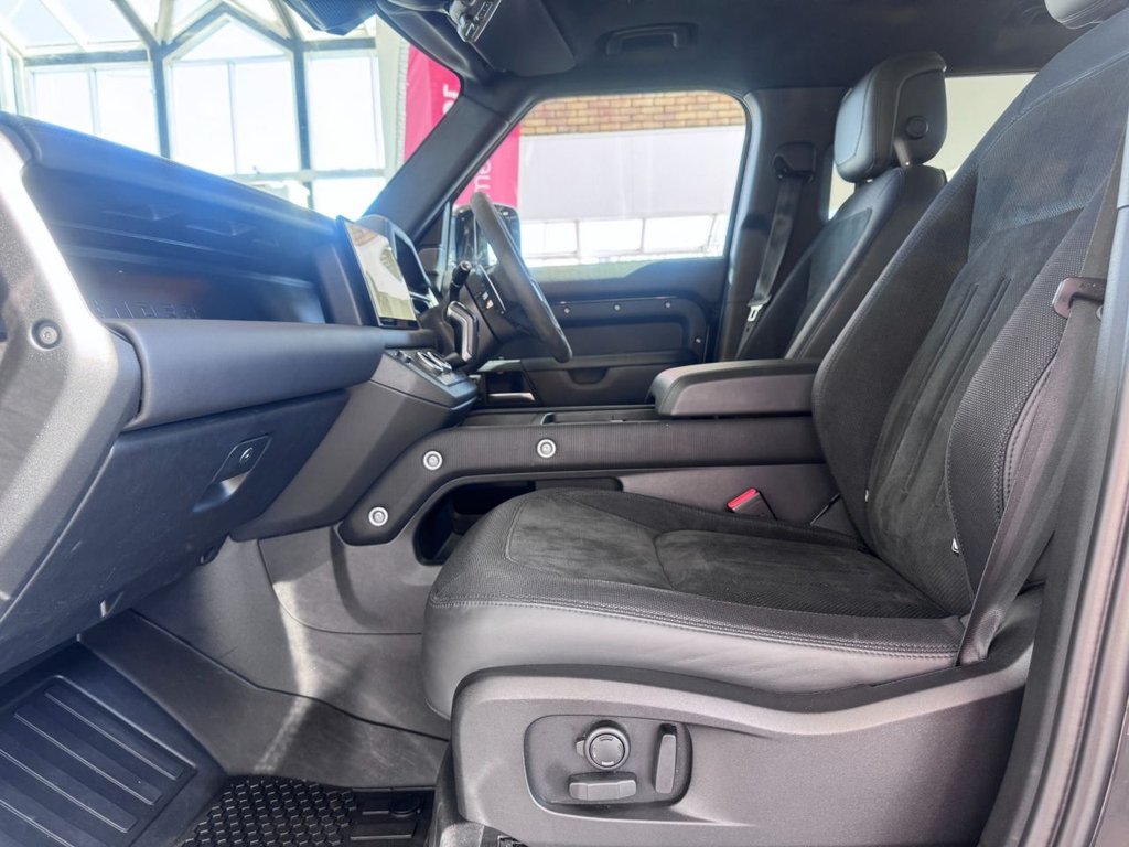 Used Land Rover Defender 2022 for sale - 76966299: Photo 29