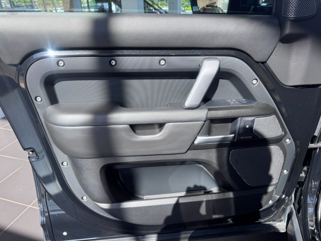 Used Land Rover Defender 2022 for sale - 76966299: Photo 31