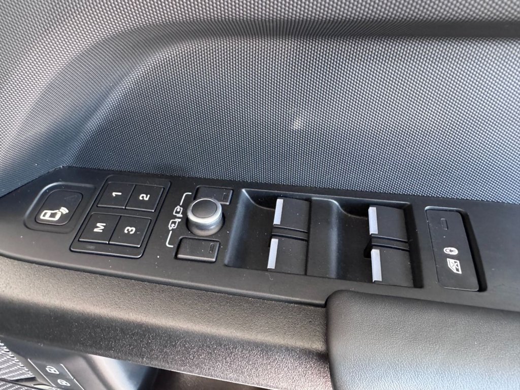 Used Land Rover Defender 2022 for sale - 76966299: Photo 34