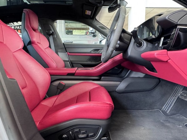 Used Porsche Taycan 2023 for sale - 76162899: Photo 12