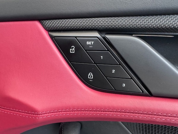 Used Porsche Taycan 2023 for sale - 76162899: Photo 31