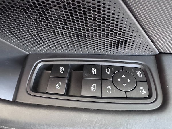 Used Porsche Taycan 2023 for sale - 76162899: Photo 32