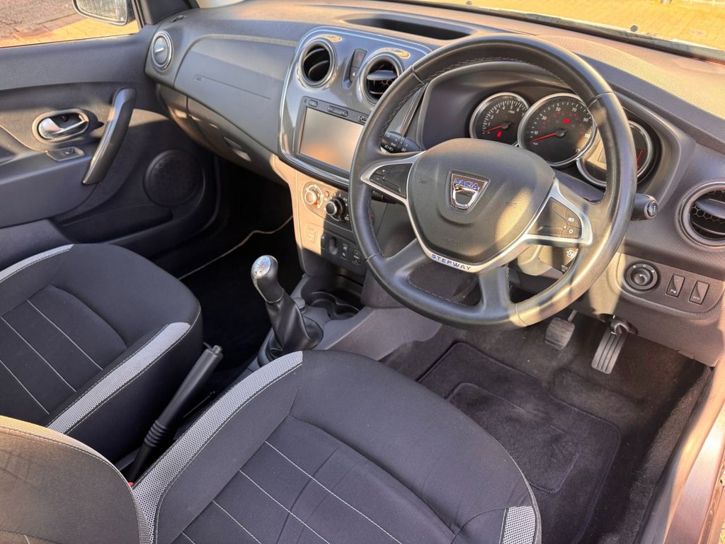 Used Dacia Sandero Stepway 2017 for sale - 77734243: Photo 11