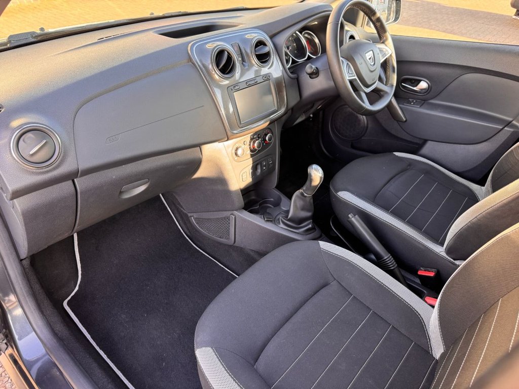 Used Dacia Sandero Stepway 2017 for sale - 77734243: Photo 28