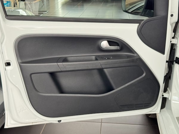Used Volkswagen up! 2018 for sale - 73436177: Photo 30