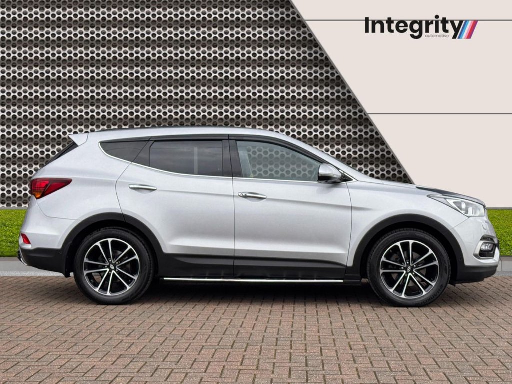 Used Hyundai Santa Fe 2017 for sale - 78088334: Photo 2