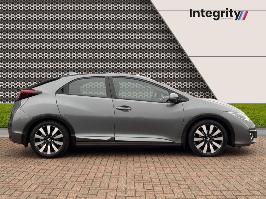 Used Honda Civic 2017 for sale - 77792422: Photo 2