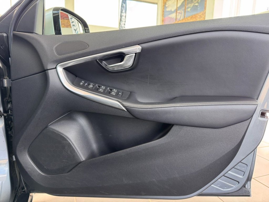 Used Volvo V40 2014 for sale - 76266669: Photo 14