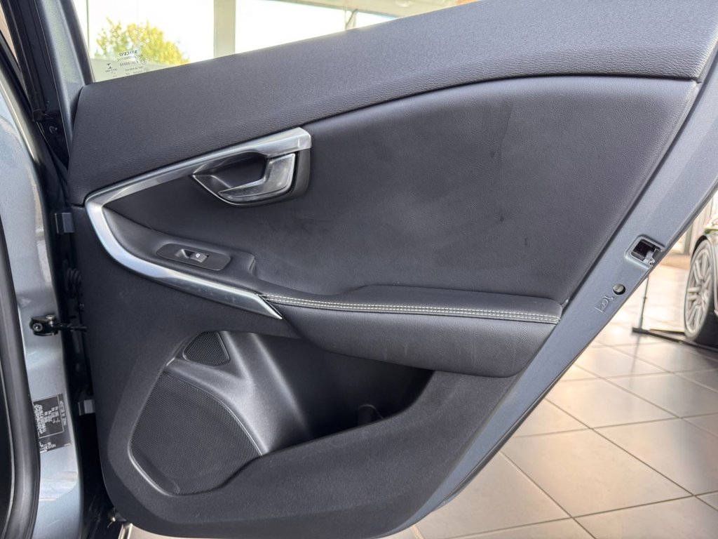 Used Volvo V40 2014 for sale - 76266669: Photo 19