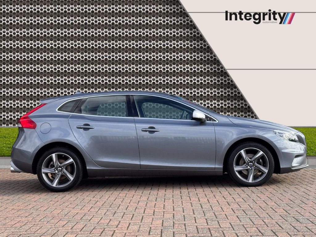 Used Volvo V40 2014 for sale - 76266669: Photo 2