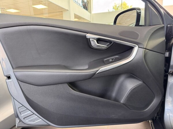Used Volvo V40 2014 for sale - 76266669: Photo 29