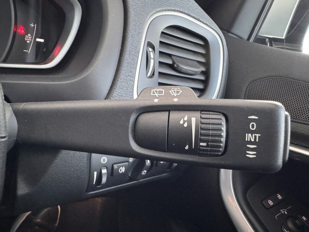 Used Volvo V40 2014 for sale - 76266669: Photo 35