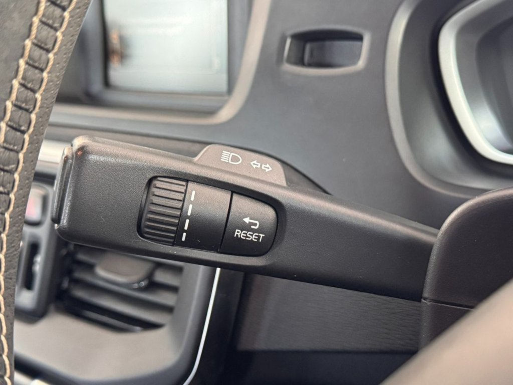 Used Volvo V40 2014 for sale - 76266669: Photo 37