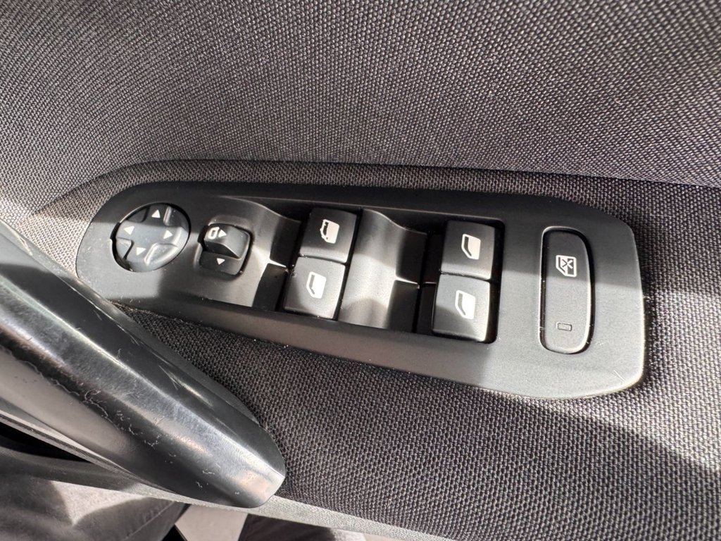 Used Peugeot 308 2014 for sale - 78212792: Photo 32