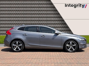 Used Volvo V40 2019 for sale - 79276070: Photo