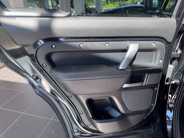 Used Land Rover Defender 2022 for sale - 74639147: Photo 26