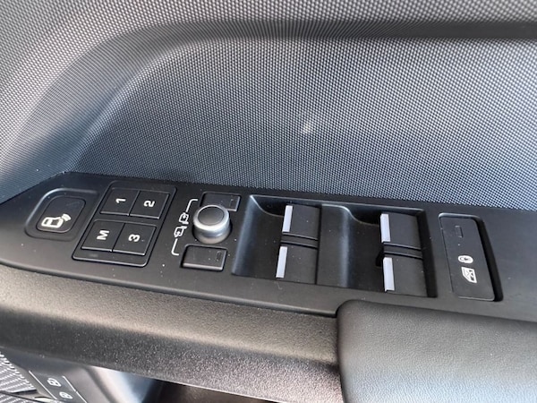 Used Land Rover Defender 2022 for sale - 74639147: Photo 34