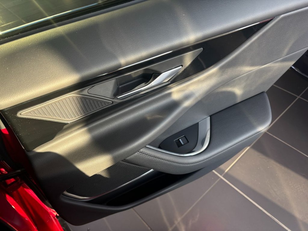 Used Jaguar XE 2021 for sale - 77437043: Photo 31