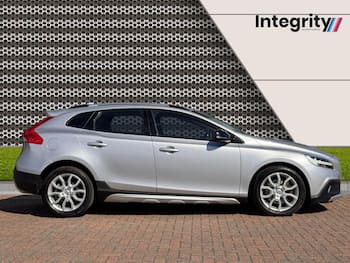 Used Volvo V40 Cross Country 2017 for sale - 79829313: Photo