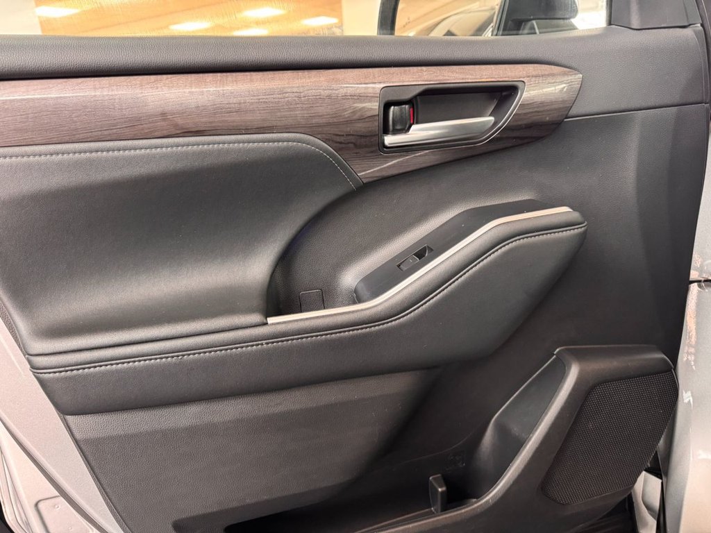 Used Toyota Highlander 2021 for sale - 77780846: Photo 28