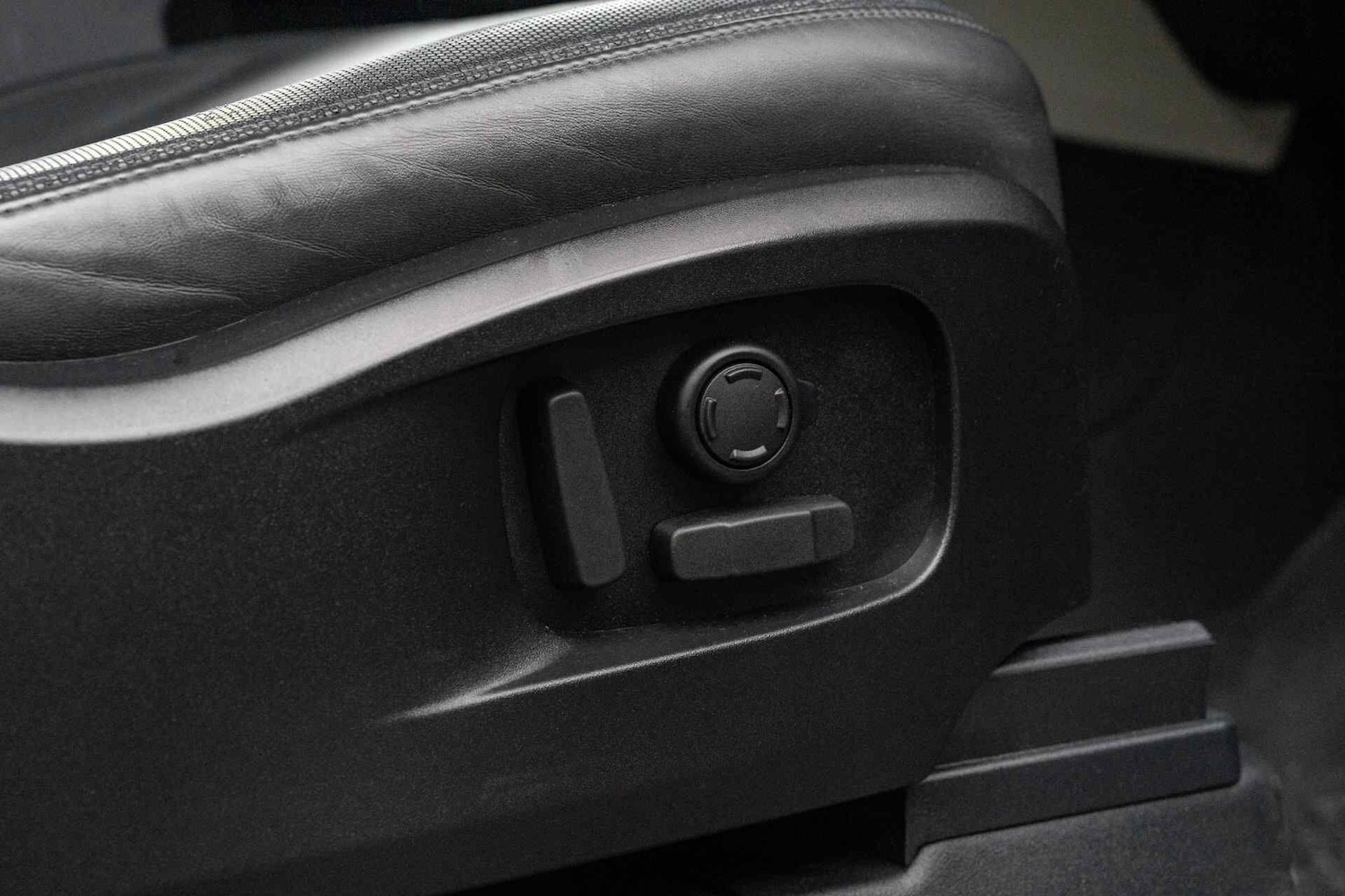 Used Land Rover Defender 2024 for sale - 77279282: Photo 50