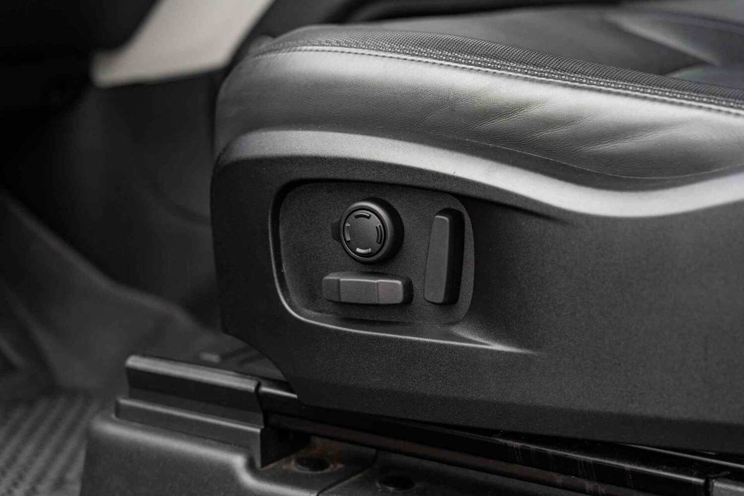 Used Land Rover Defender 2024 for sale - 77279282: Photo 51