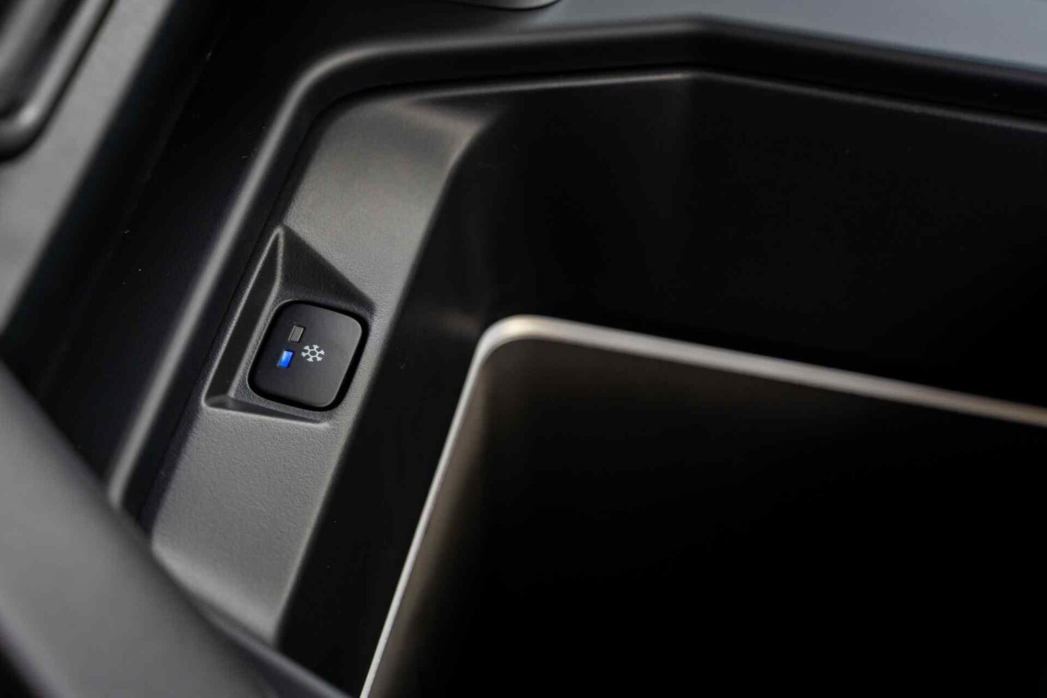 Used Land Rover Defender 2024 for sale - 77441421: Photo 26