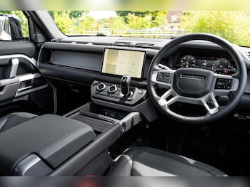 Used Land Rover Defender 2024 for sale - 77441421: Photo
