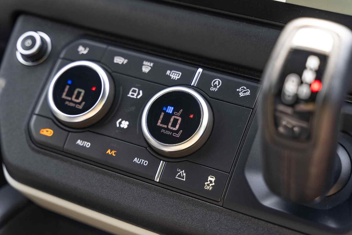 Used Land Rover Defender 2024 for sale - 77157649: Photo 37