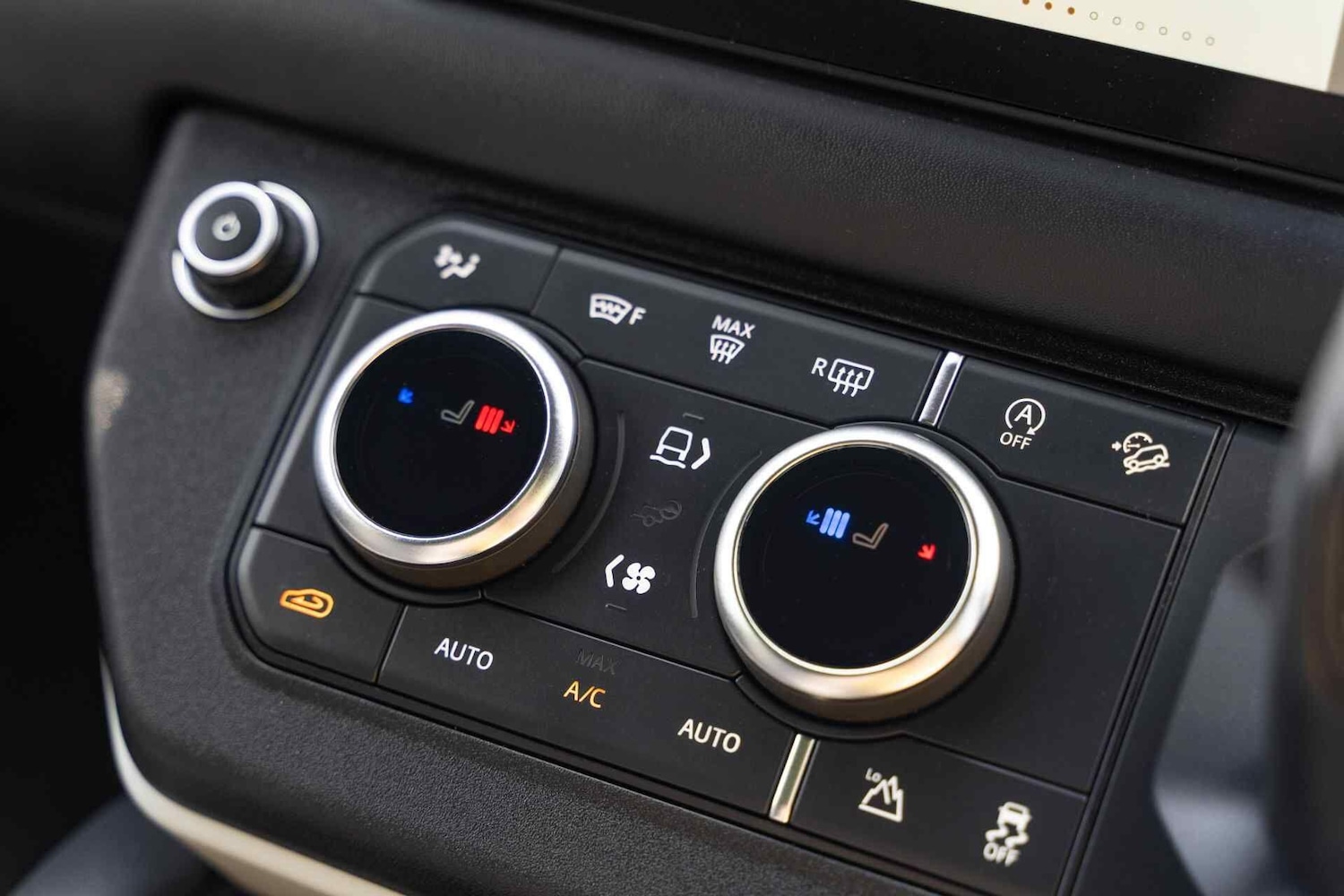 Used Land Rover Defender 2024 for sale - 77157649: Photo 38