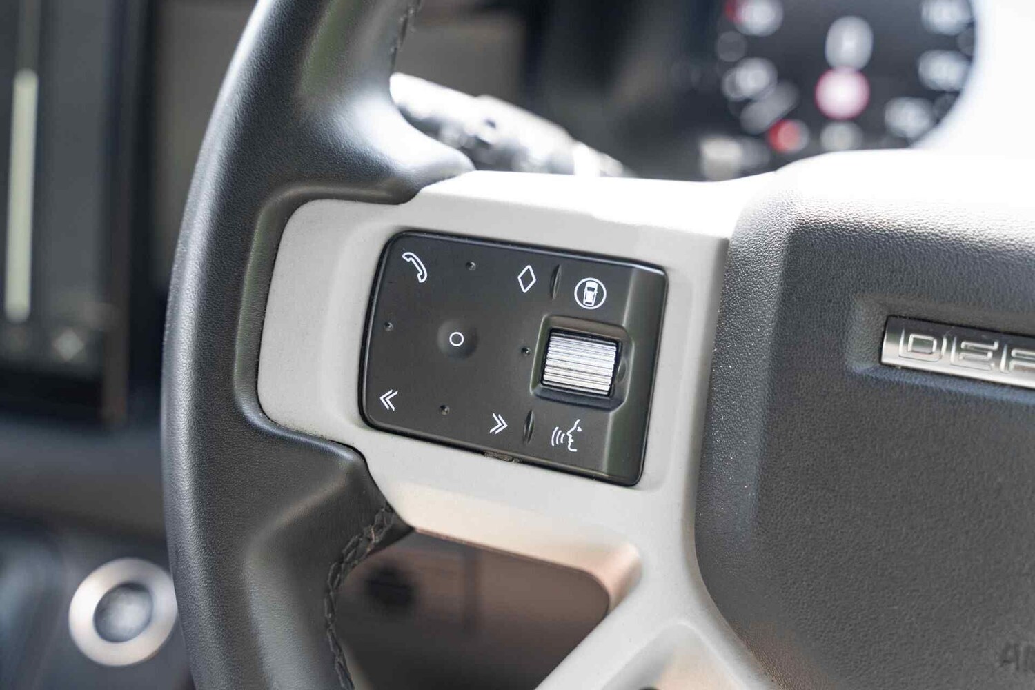 Used Land Rover Defender 2024 for sale - 77157649: Photo 40