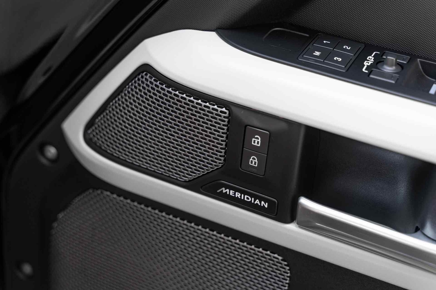 Used Land Rover Defender 2024 for sale - 77157649: Photo 44