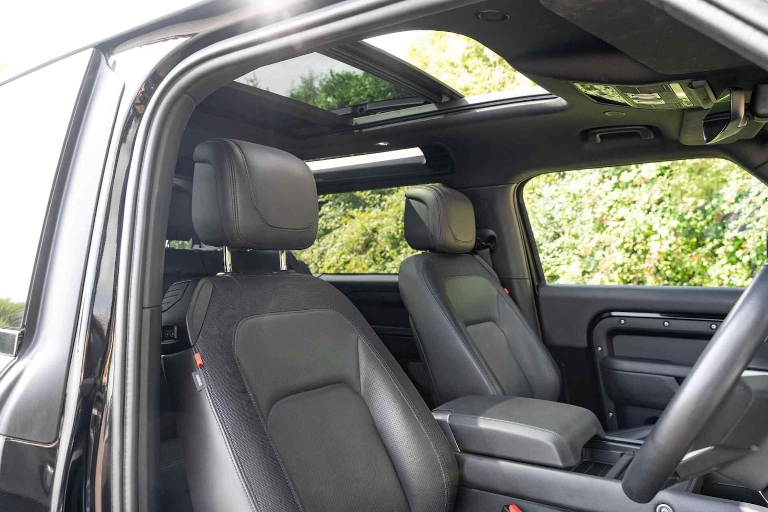 Used Land Rover Defender 2024 for sale - 77157649: Photo 5