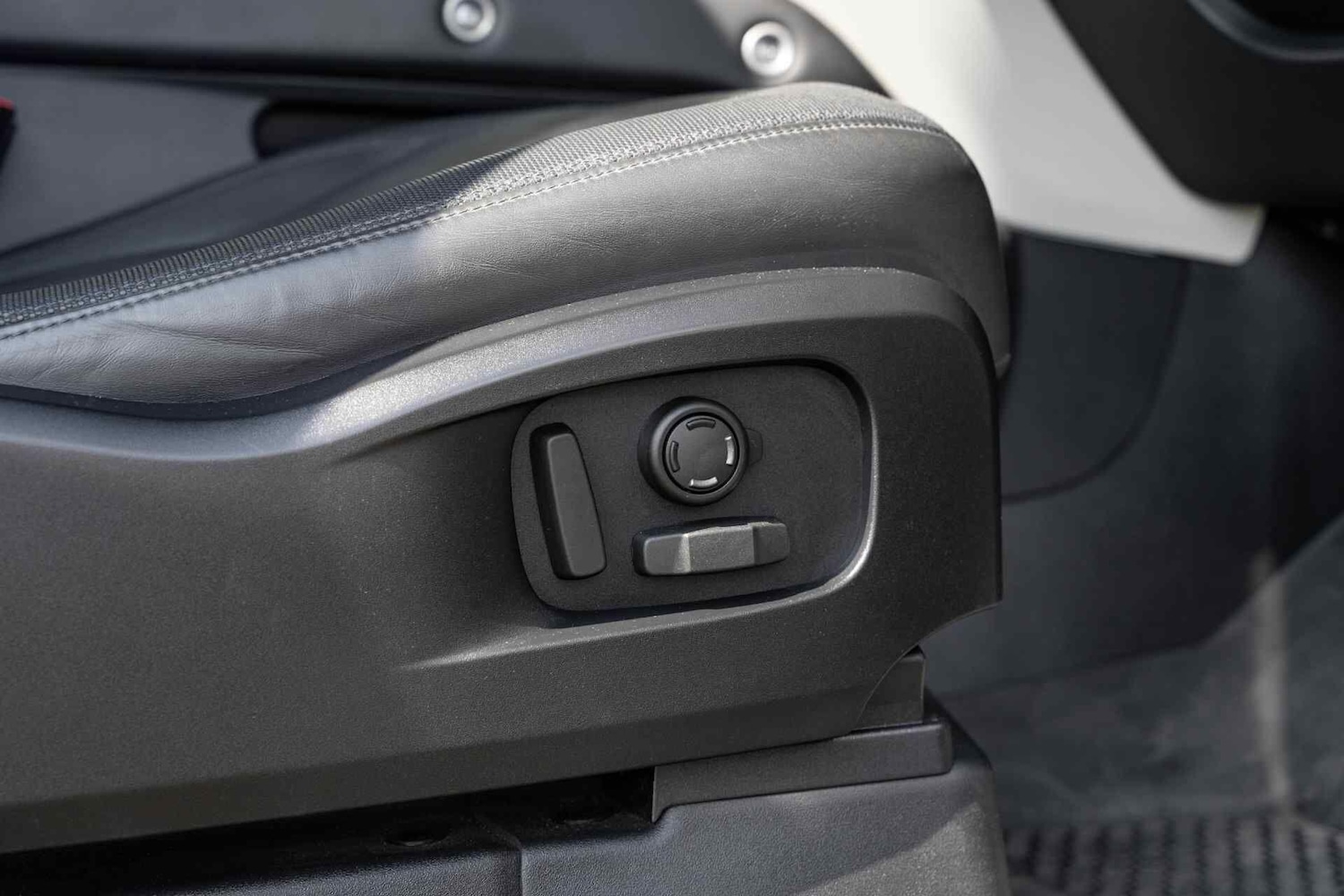 Used Land Rover Defender 2024 for sale - 77157649: Photo 55