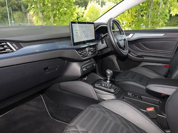 Used Ford Focus 2022 for sale - 76052780: Photo 2