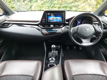 Used Toyota C-HR 2017 for sale - 76301843: Photo 2