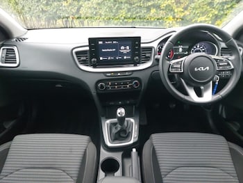 Used Kia XCeed 2023 for sale - 76172152: Photo 2