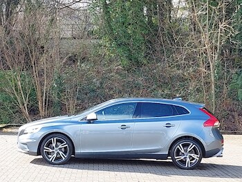 Used Volvo V40 2018 for sale - 77874246: Photo