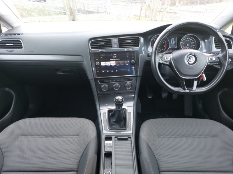 Used Volkswagen Golf 2017 for sale - 77761331: Photo 2