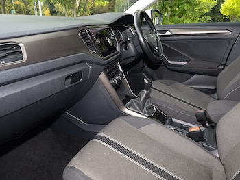 Used Volkswagen T-Roc 2018 for sale - 76058797: Photo