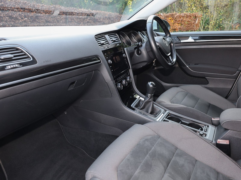 Used Volkswagen Golf 2018 for sale - 76630678: Photo 2