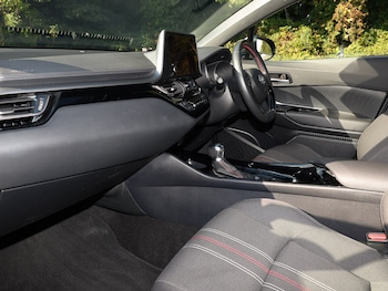 Used Toyota C-HR 2022 for sale - 76059057: Photo 2