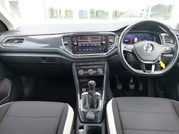 Used Volkswagen T-Roc 2018 for sale - 78941214: Photo